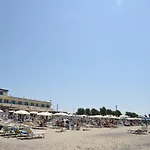 Blu מלון 3*